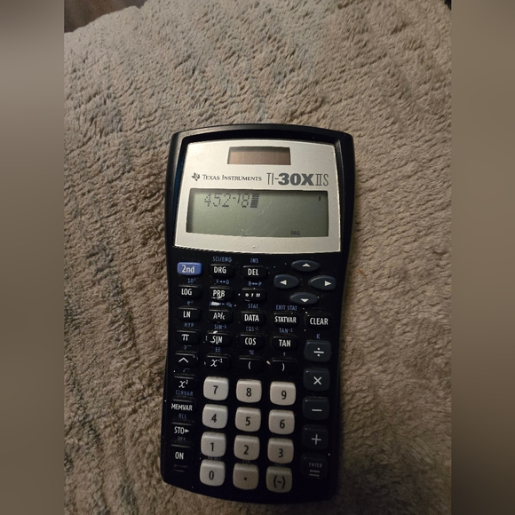 Texas Instraments Tl-30X llS scientific calculator. - Picture 2 of 3